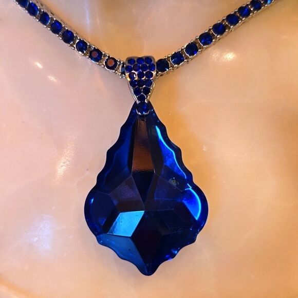 Austrian Crystal Necklace! Excellent CRAFTSMANSHIP! NWOT! - Picture 6 of 13